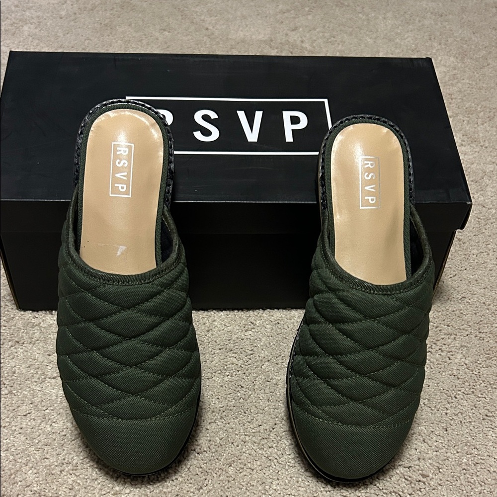 NWT-RSVP Isela Slipper Women's US 6.5 olive Quilted Closed Toe Slip-On Mule